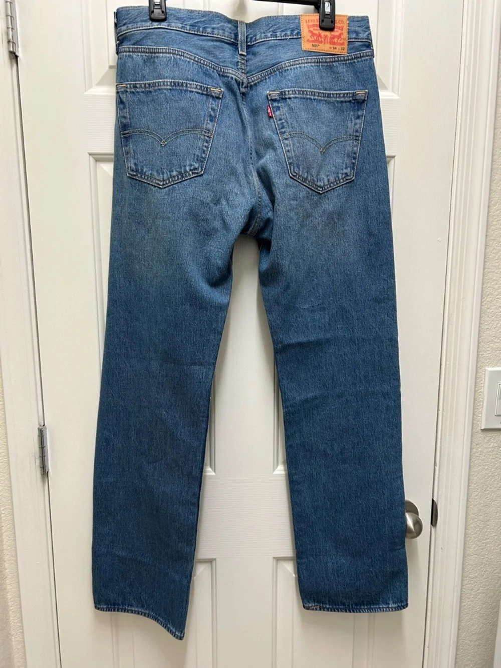 Levi's 501 Buttonfly Men's Jeans - Medium Blue Wash Size 34-32